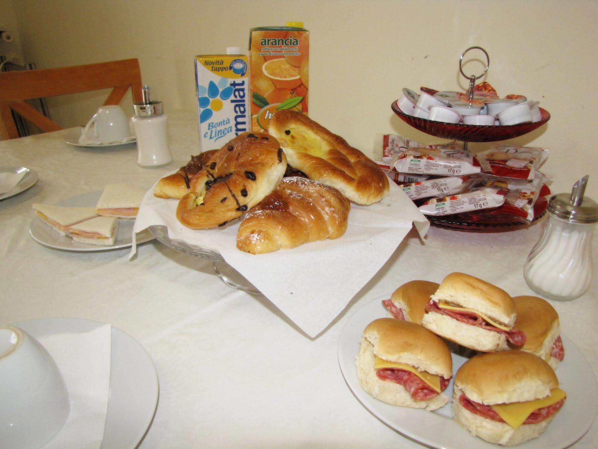 Holiday Sunny Roma B&B Eksteriør bilde